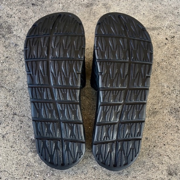 NIKE BENASSI SOLARSOFT SLIDES
JDI BLACK RAIDERS CHARCOALS - Picture 4 of 7